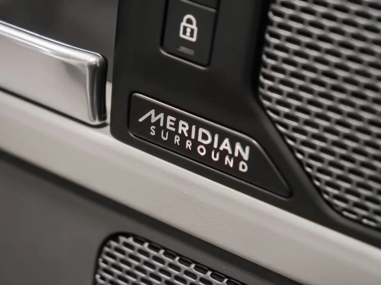 Land Rover Defender снимка Land Rover Defender