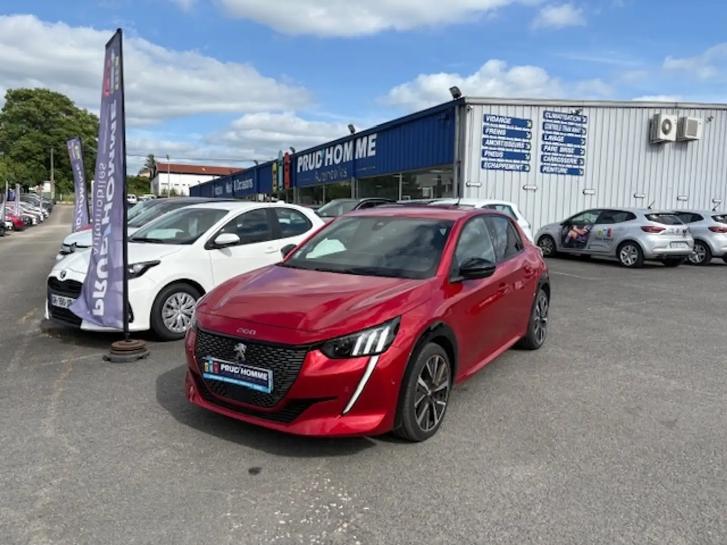 Peugeot 208 1.2 PURETECH 100CH S\u0026S GT EAT8 Rouge - 1