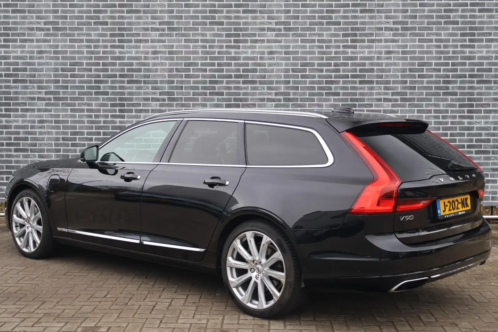 Volvo V90 Twin Engine T8 AWD Inscription | Luchtvering | 360 Noir - 2