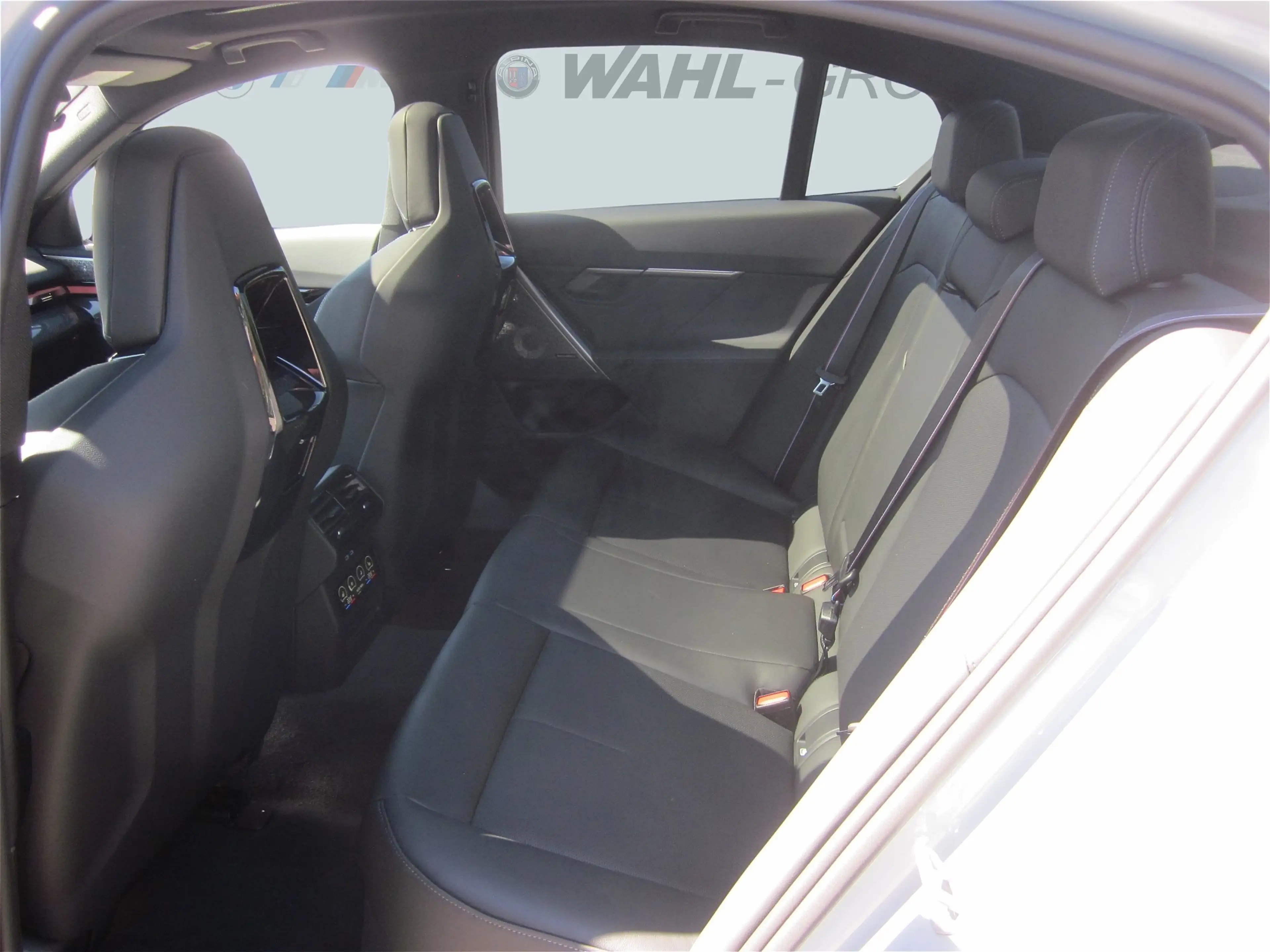 BMW 550 e xDrive M Sport Pro AHK Panorama Innovation Drivi — photo 10