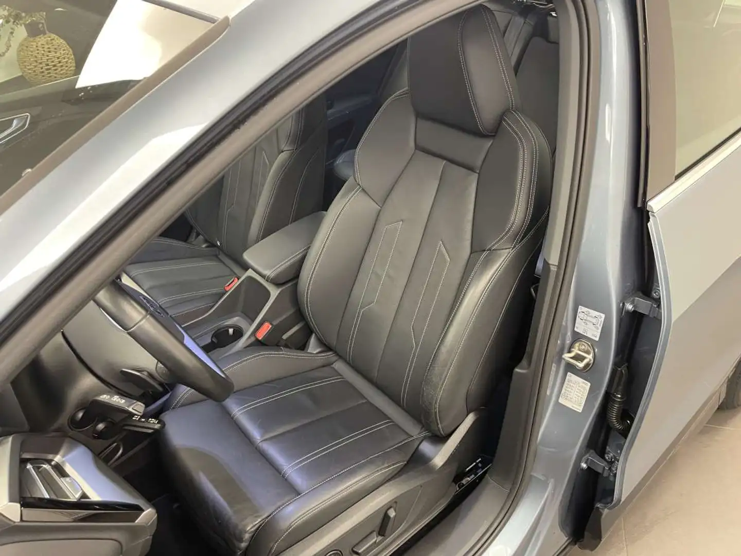 Audi Q4 e-tron 40 Advanced 204 CV / 150 kW Bleu - 2