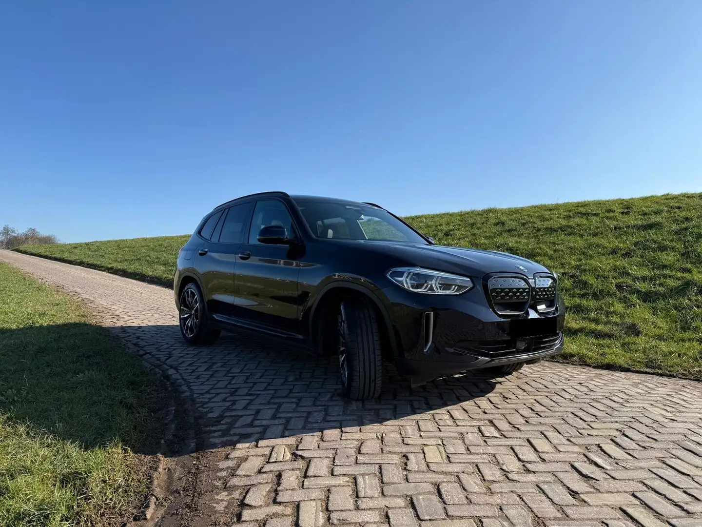 BMW iX3 High Executive Zwart - 2