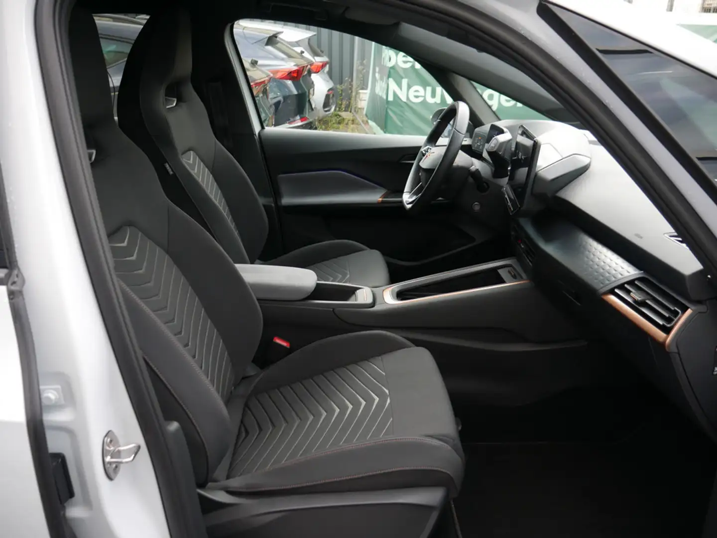 CUPRA Born 170 kW 82kWh PDC SHZ KAMERA NAVI ACC LED Weiß - 2