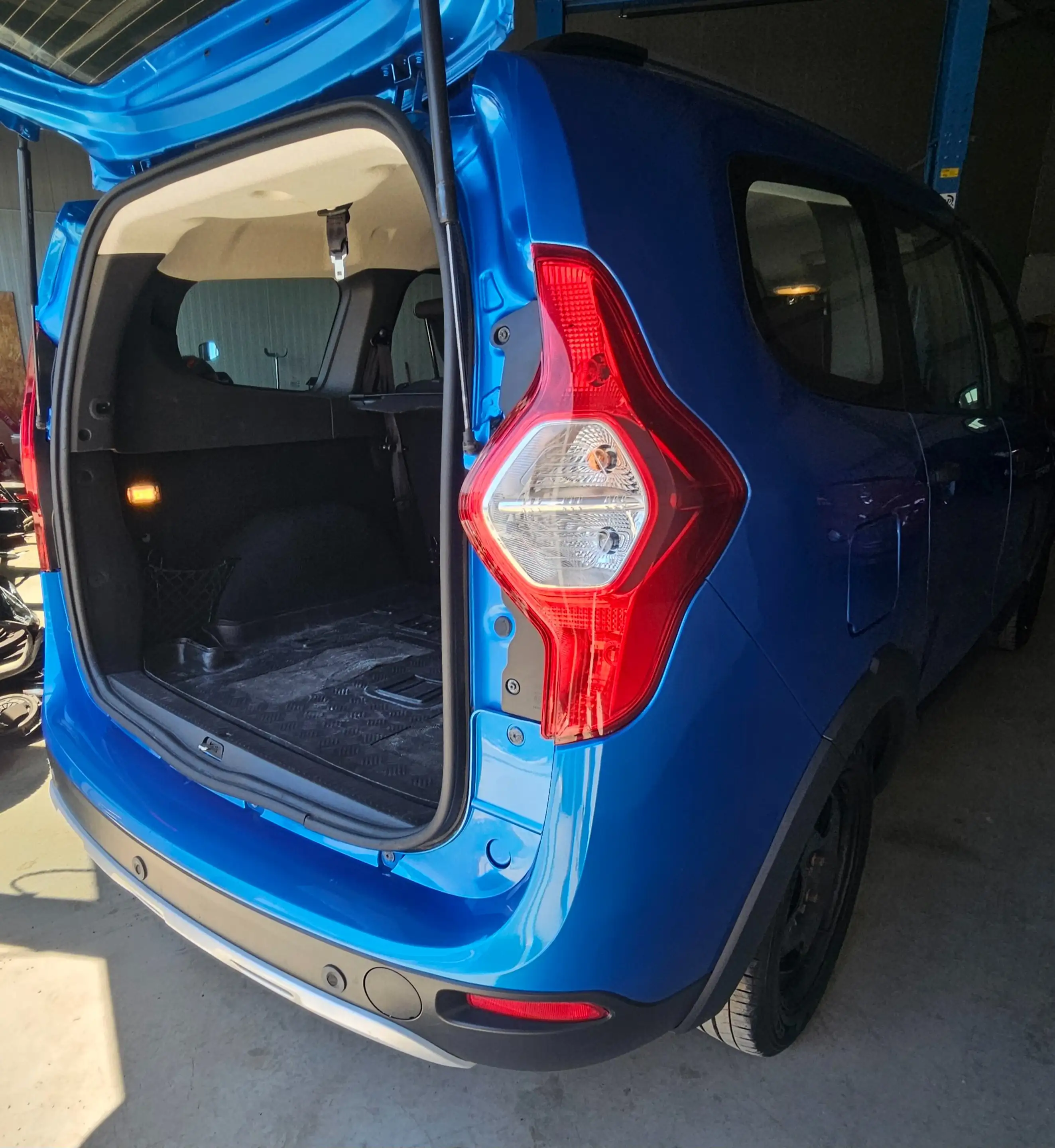 Dacia Lodgy Stepway — photo 9