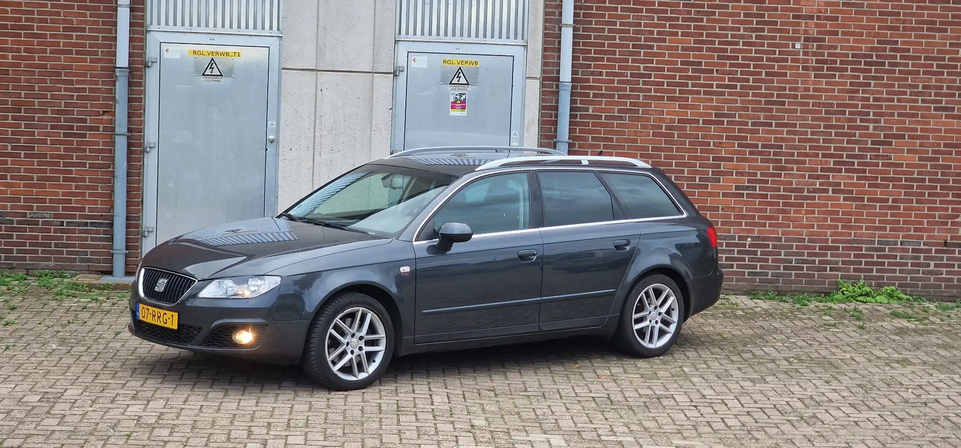 SEAT Exeo 1.8 TSI Bnsline High Zwart - 1