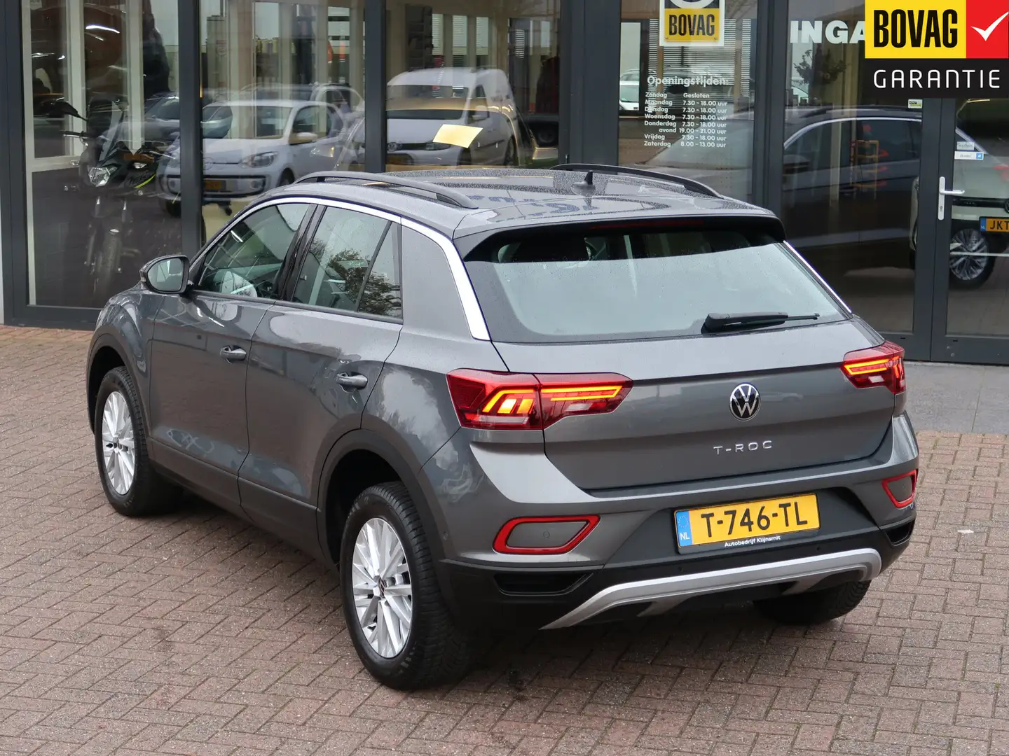 Volkswagen T-Roc 1.0 TSI Life | Navigatie | Parkeersensoren | App C Grijs - 2