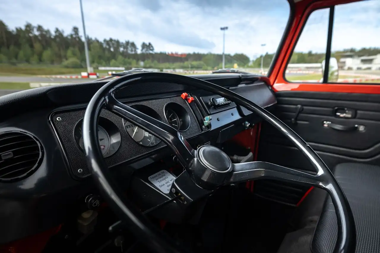 Volkswagen T2__MODEL_ALL Kasten Porsche Renndienst Hommage GA, foto 9