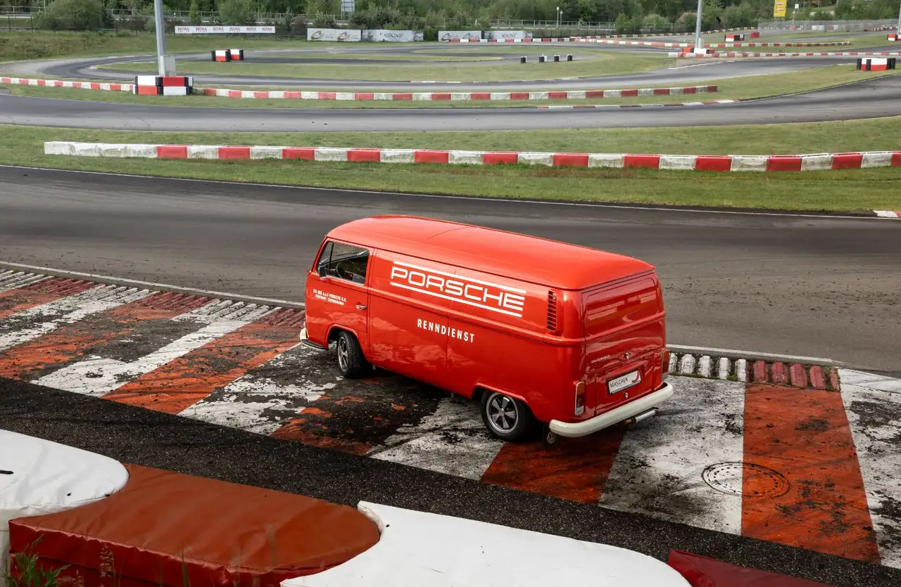 Volkswagen T2__MODEL_ALL Kasten Porsche Renndienst Hommage GA, foto 7