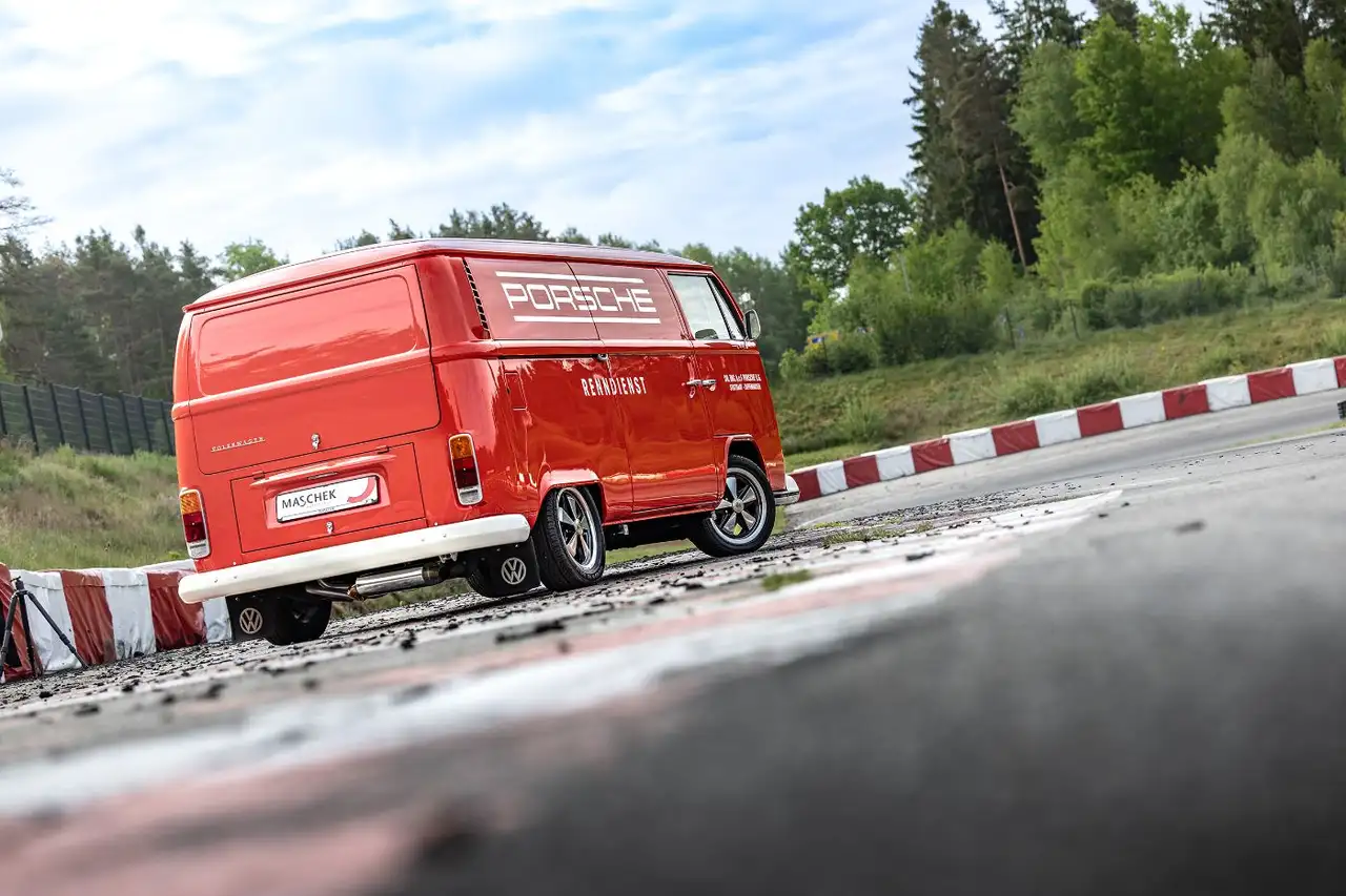 Volkswagen T2__MODEL_ALL Kasten Porsche Renndienst Hommage GA, foto 11