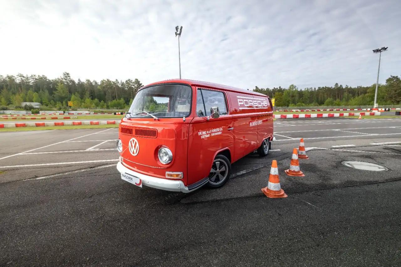 Volkswagen T2__MODEL_ALL Kasten Porsche Renndienst Hommage GA, foto 12