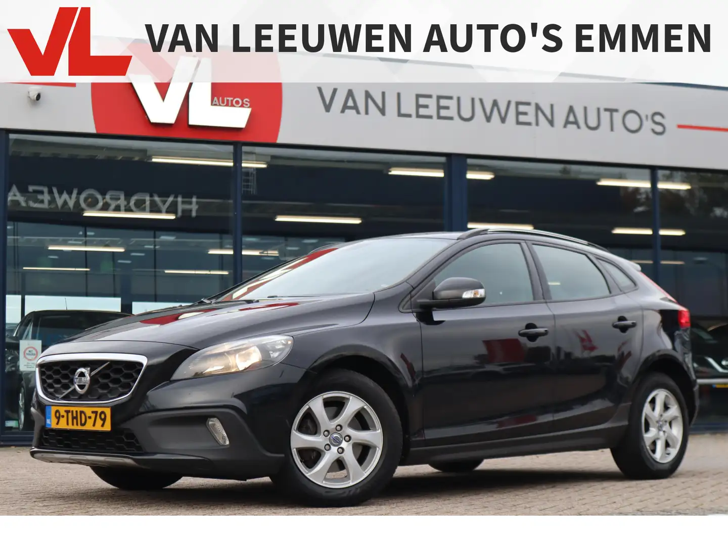 Volvo V40 Cross Country 1.6 D2 Momentum | Airco | Cruise | Trekhaak Zwart - 1