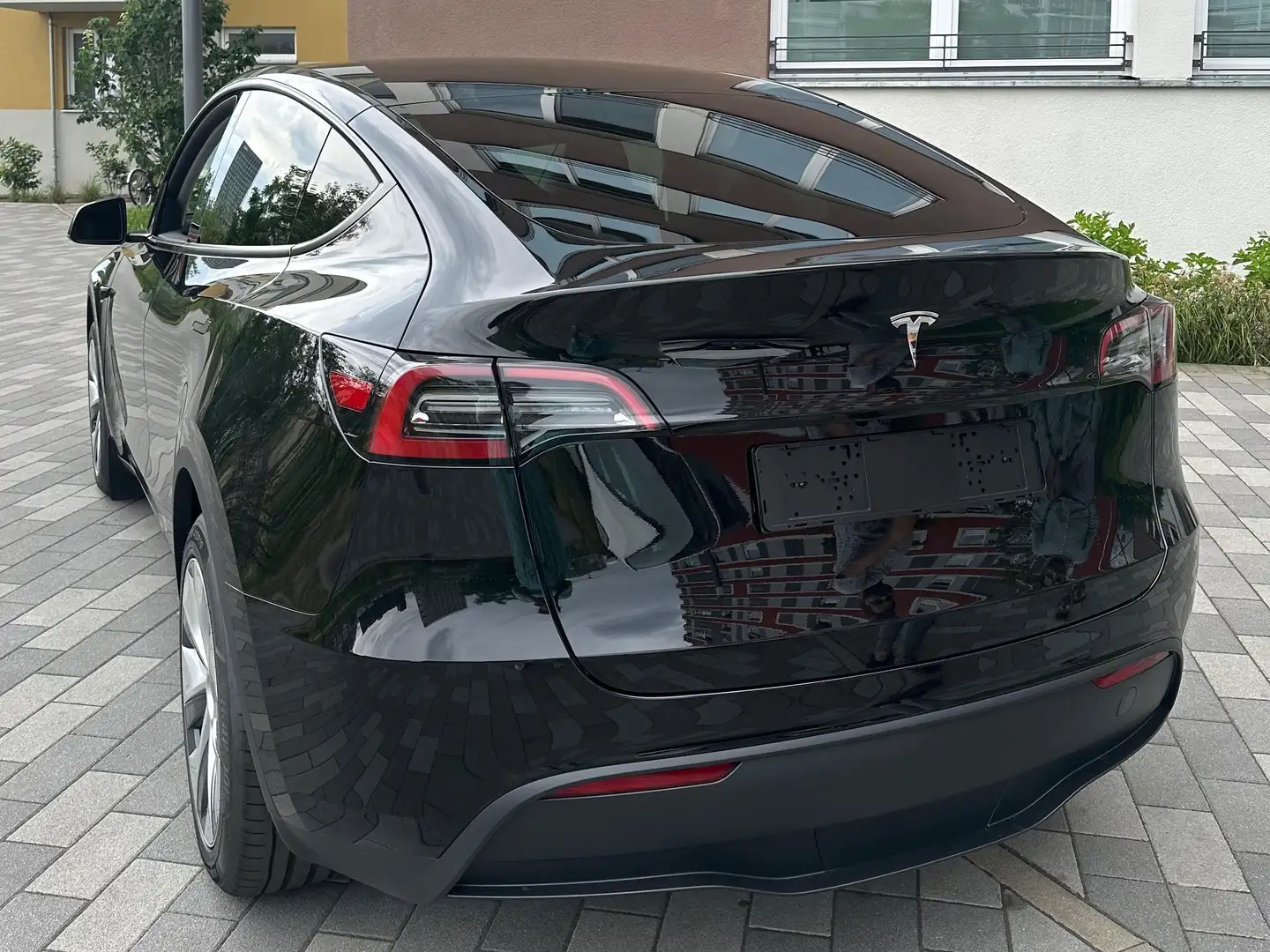 Tesla Model Y Model Y RWD Schwarz - 2