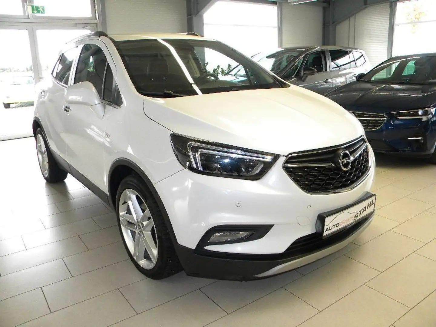 Opel Mokka X Innovation mit 19-Zoll Alufelgen Bílá - 1
