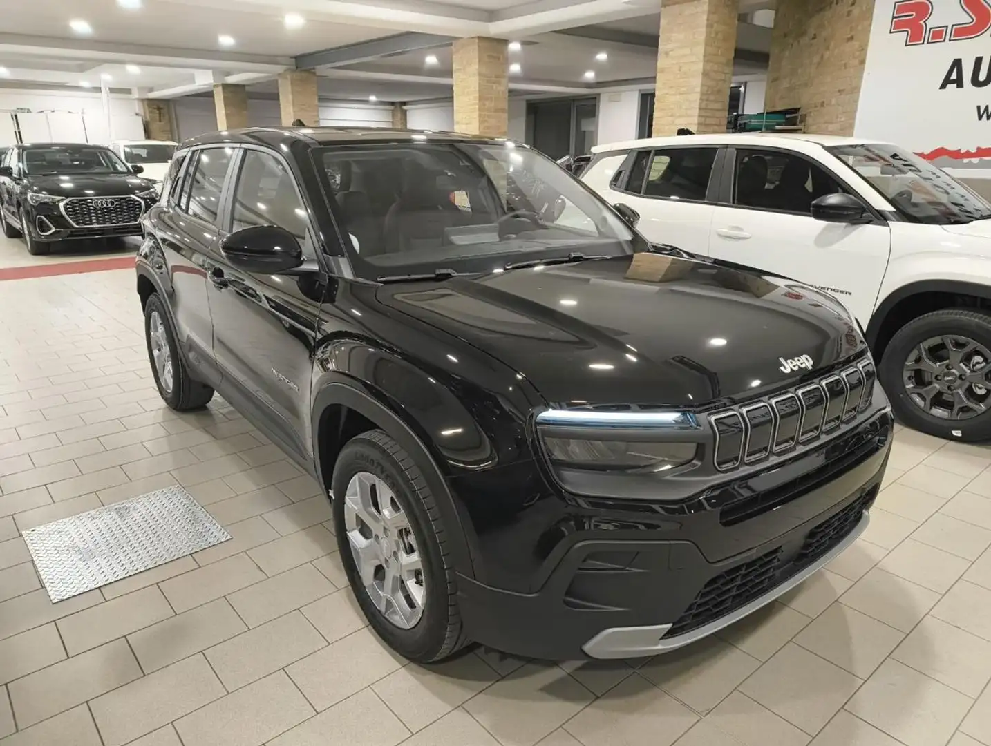 Jeep Avenger 1.2 Turbo 100CV Altitude #TAN 5,95% Nero - 2