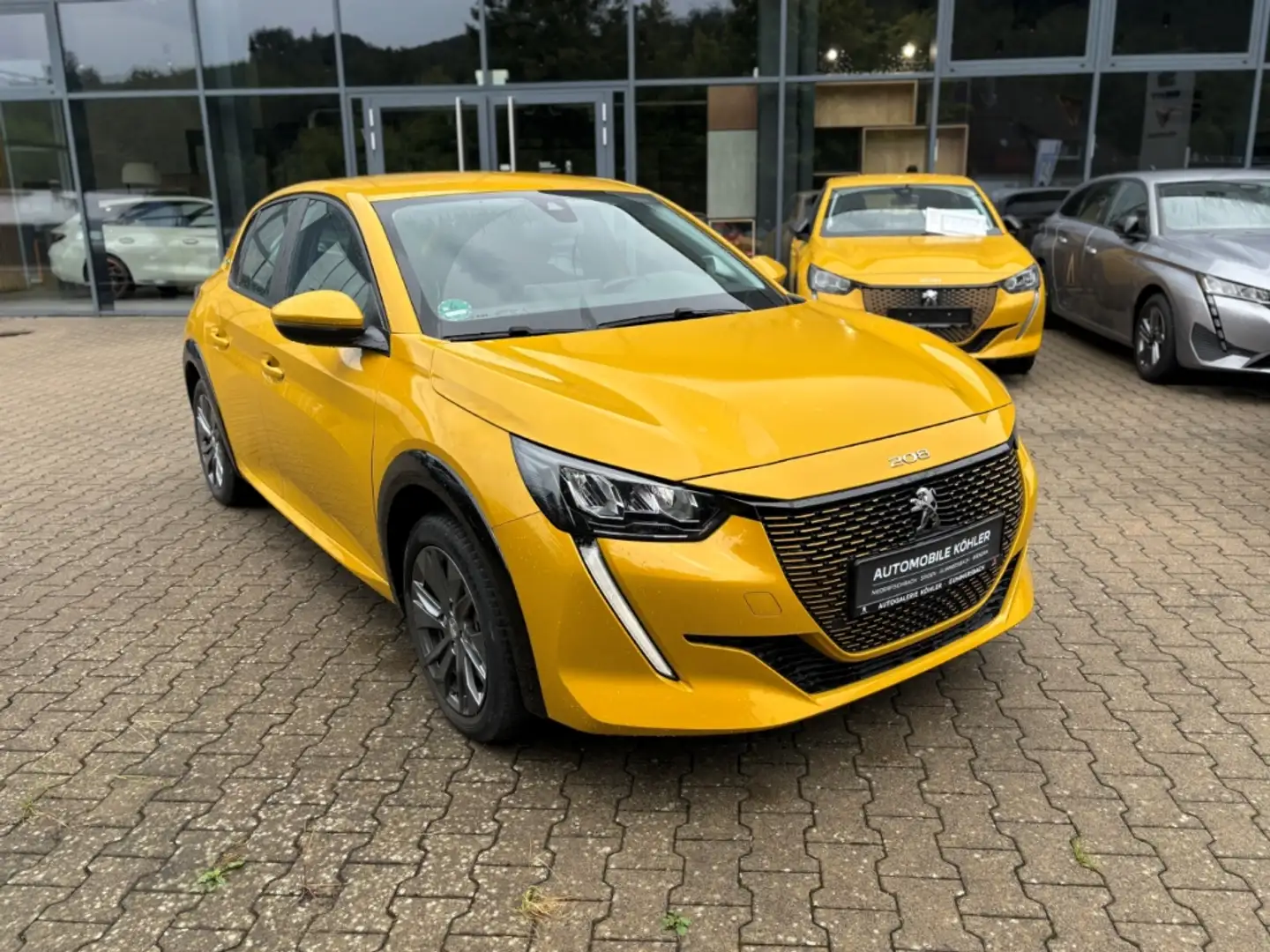 Peugeot 208 Active Pack Elektromotor SITZHZG DAB Jaune - 2