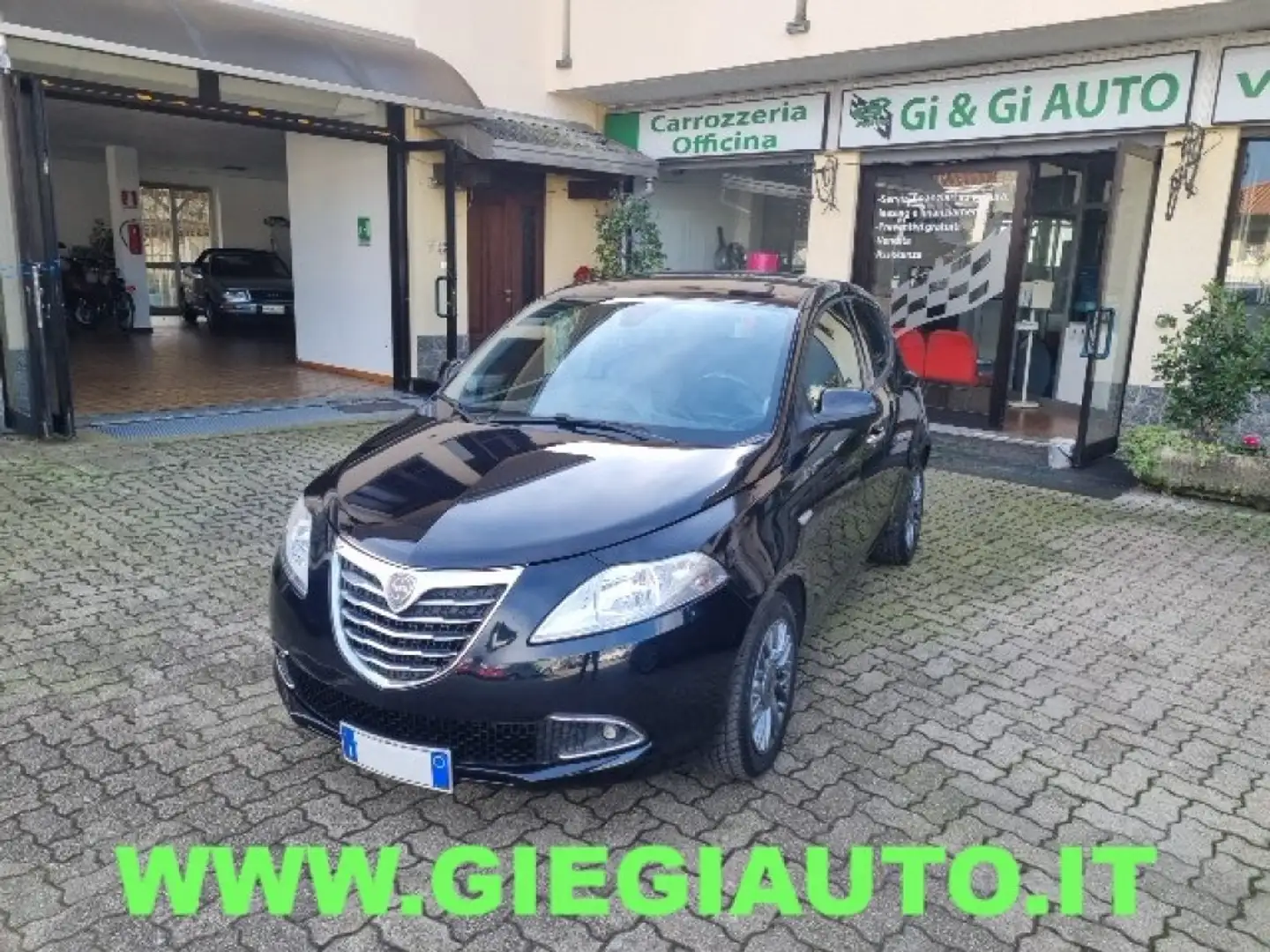 Lancia Ypsilon 1.3 MJT 16V 95 CV 5 porte S&S Platinum Blu/Azzurro - 2