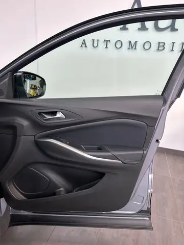 Opel Grandland view 9