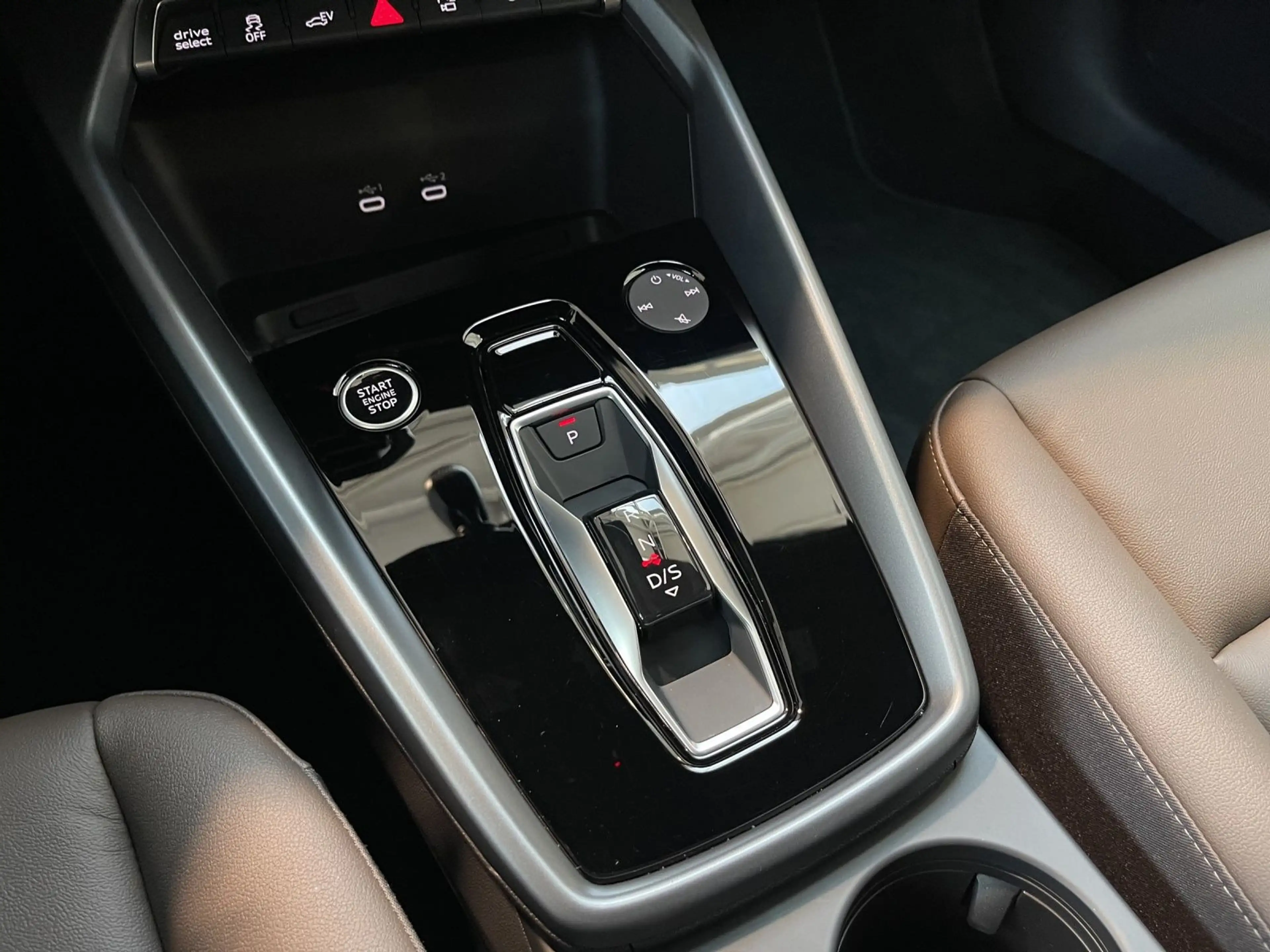 Audi A3 TFSIe LEDER KAMERA LED ACC AHK — photo 11