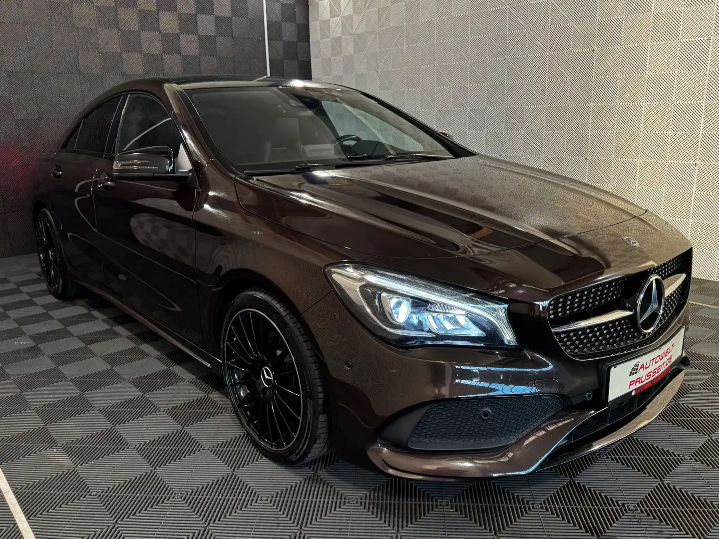 Mercedes-Benz CLA 180 *AMG*NIGHT*LED-R.KAM-SHZ-PANO-NAVI-18" Marrone - 1
