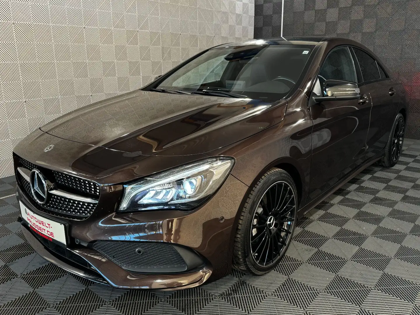 Mercedes-Benz CLA 180 *AMG*NIGHT*LED-R.KAM-SHZ-PANO-NAVI-18" Marrone - 2