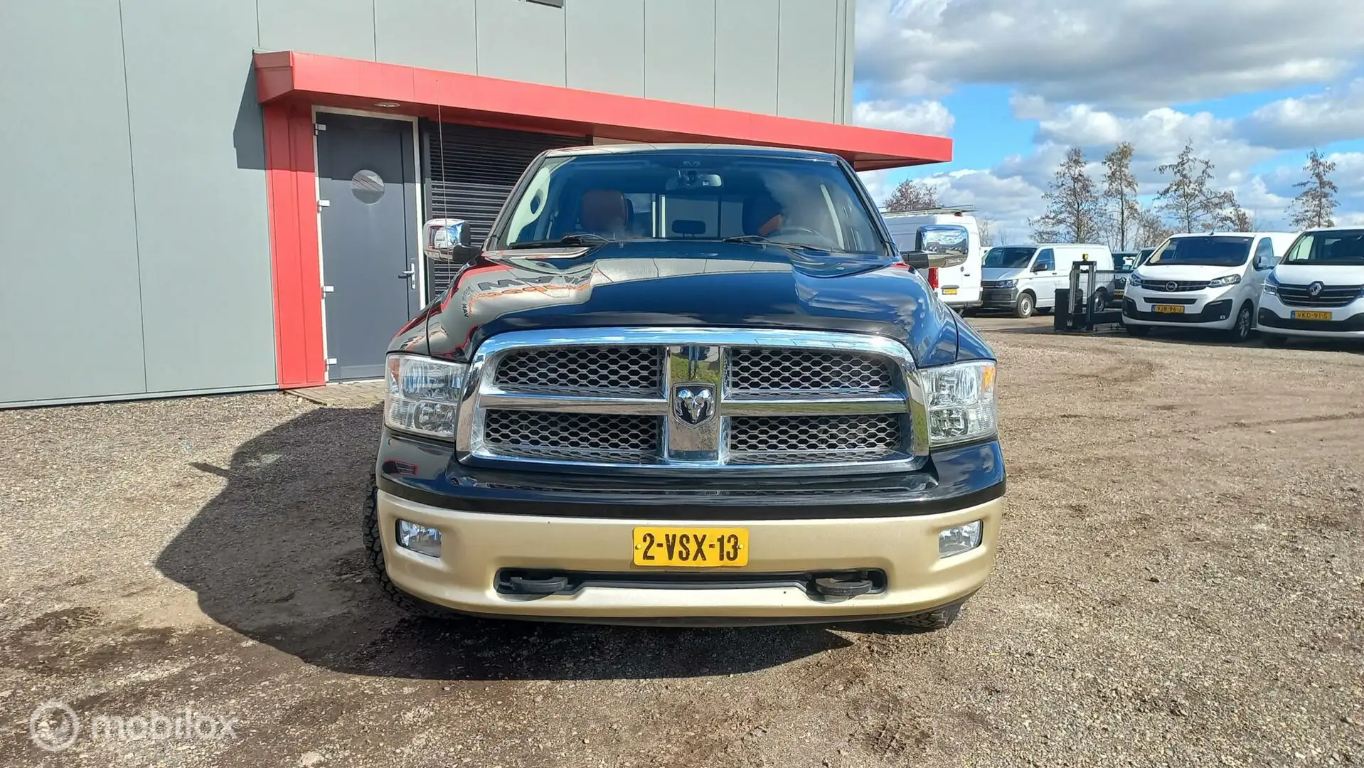 Dodge RAM 1500 5.7 V8 Crew Cab 5'7/MARGE Negro - 2