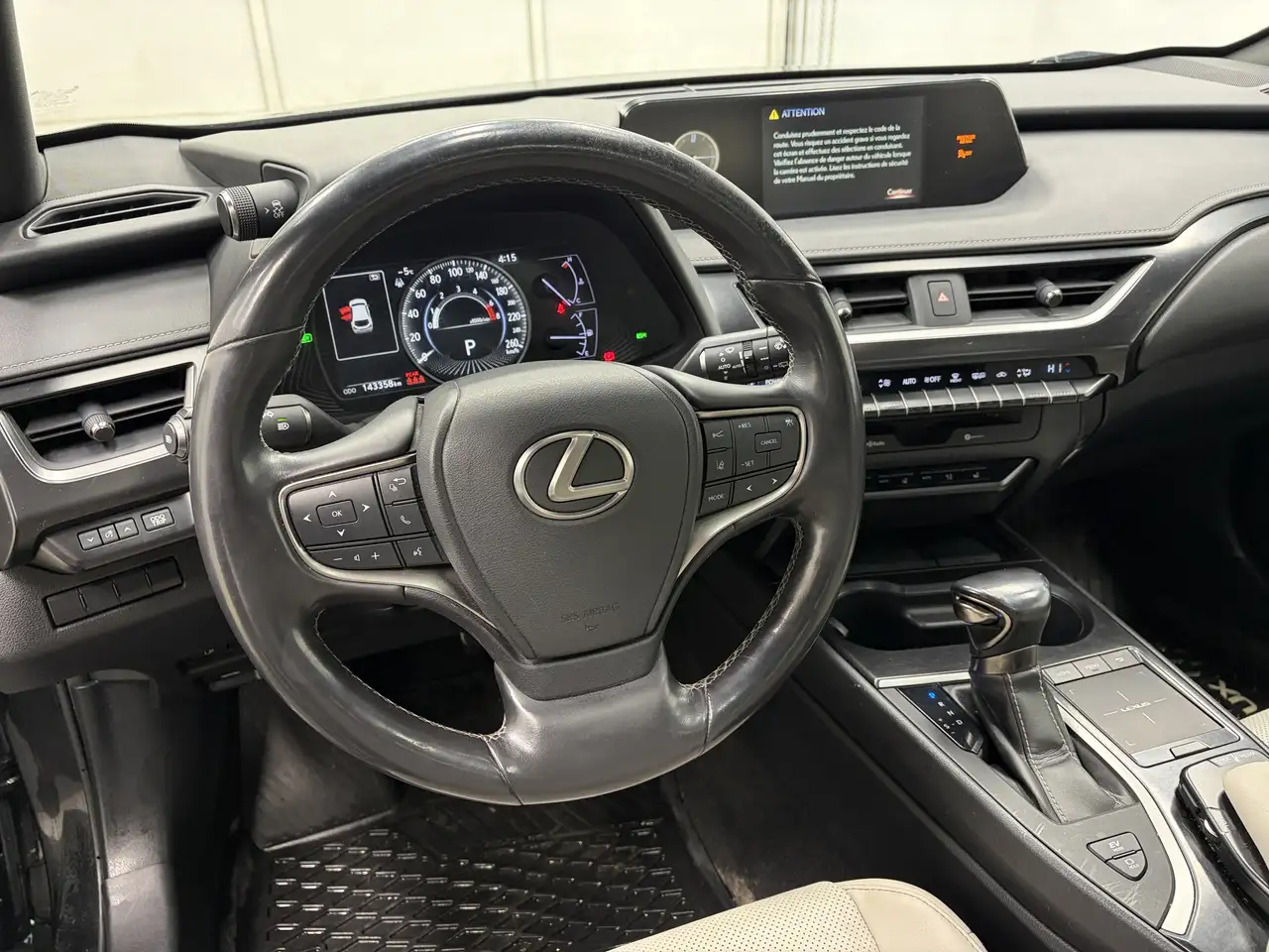 Lexus UX снимка Lexus UX