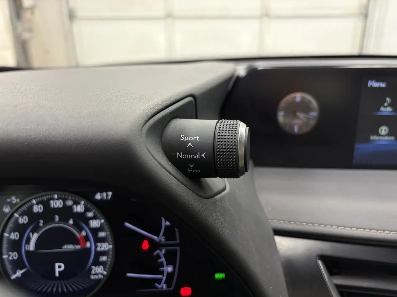 Lexus UX снимка Lexus UX