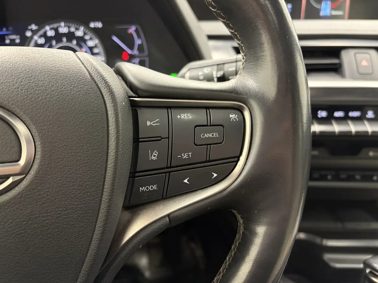 Lexus UX снимка Lexus UX