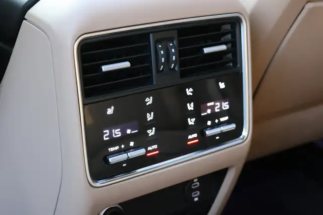 Porsche Cayenne Porsche Cayenne Turbo S E-Hybrid Ansicht 22