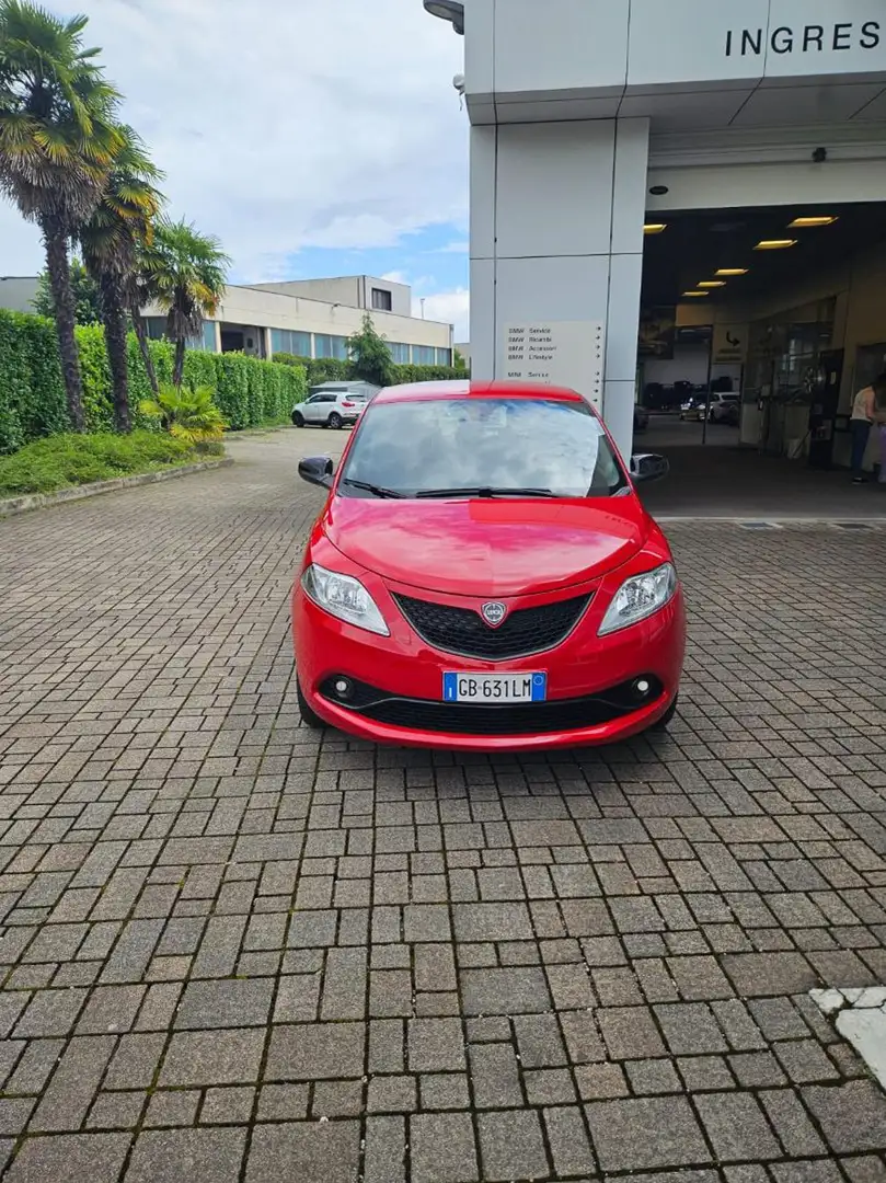 Lancia Ypsilon 1.2 69 CV 5 porte GPL Ecochic Rojo - 1