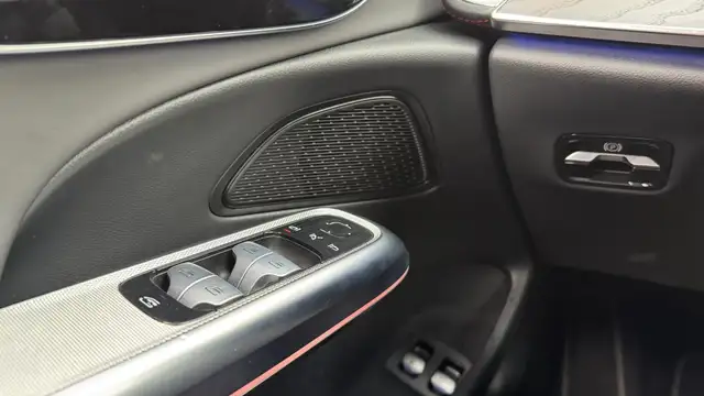 Mercedes-Benz E-Class view 22