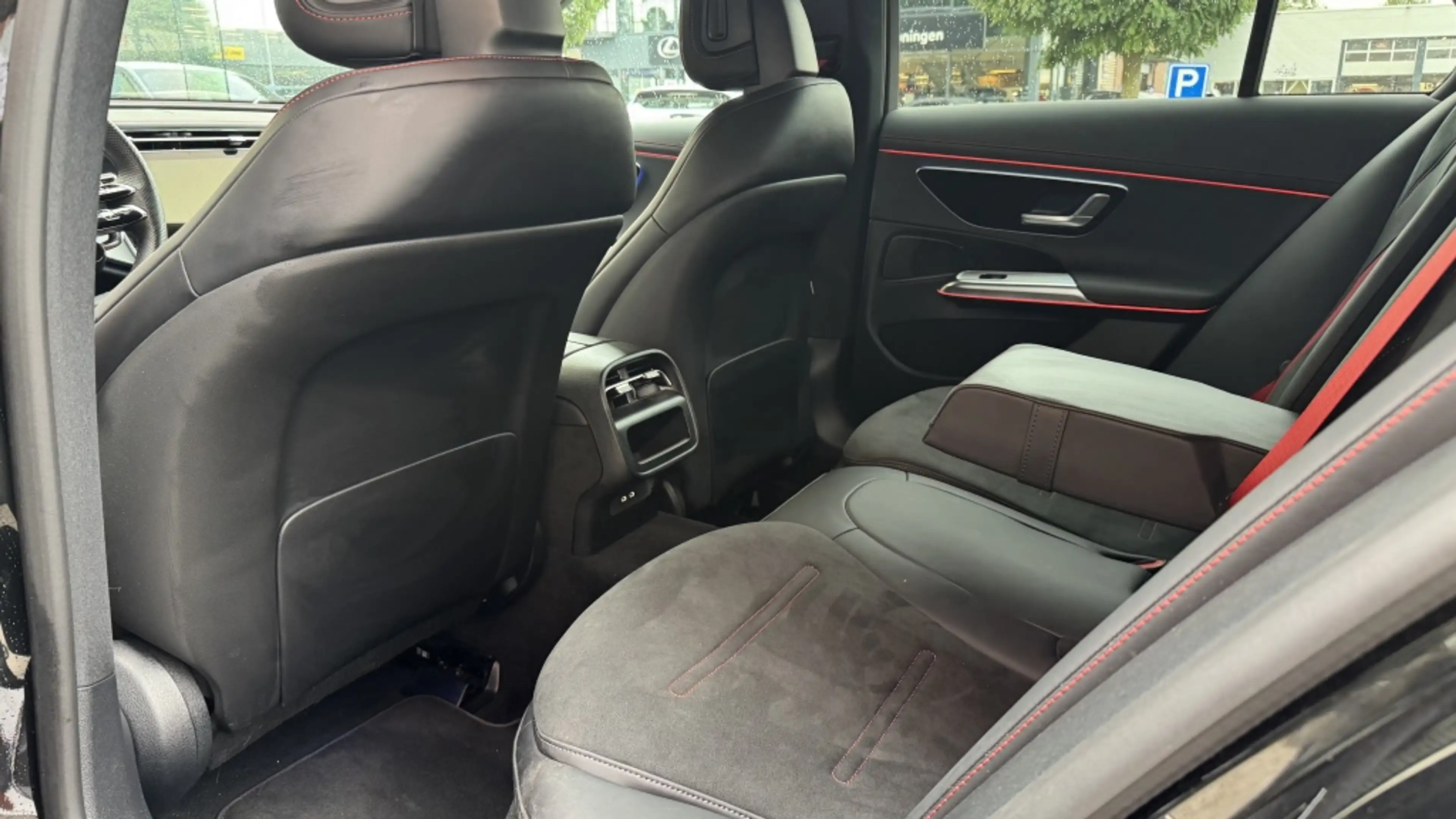 Mercedes-Benz E 53 AMG 4MATIC+ — photo 11