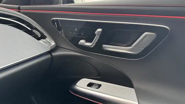 Mercedes-Benz E-Class view 27