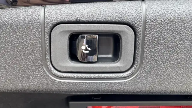 Mercedes-Benz E-Class view 13