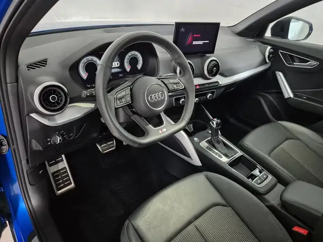 Audi Q2 view 6