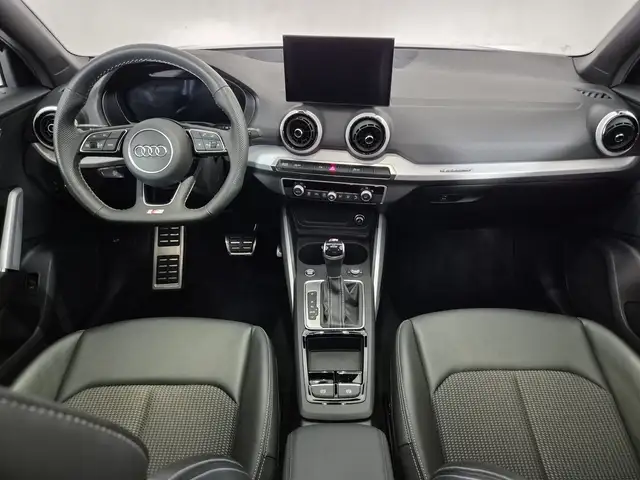 Audi Q2 view 8