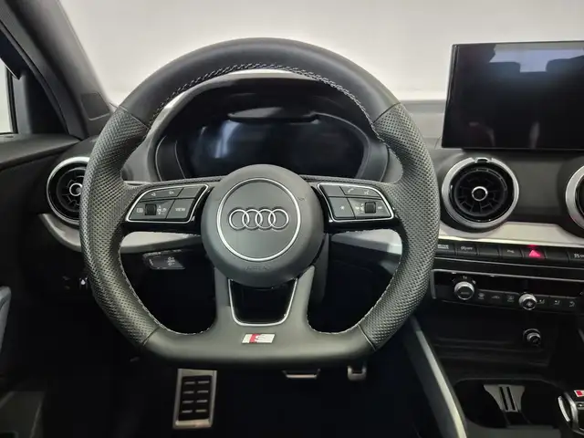 Audi Q2 view 9