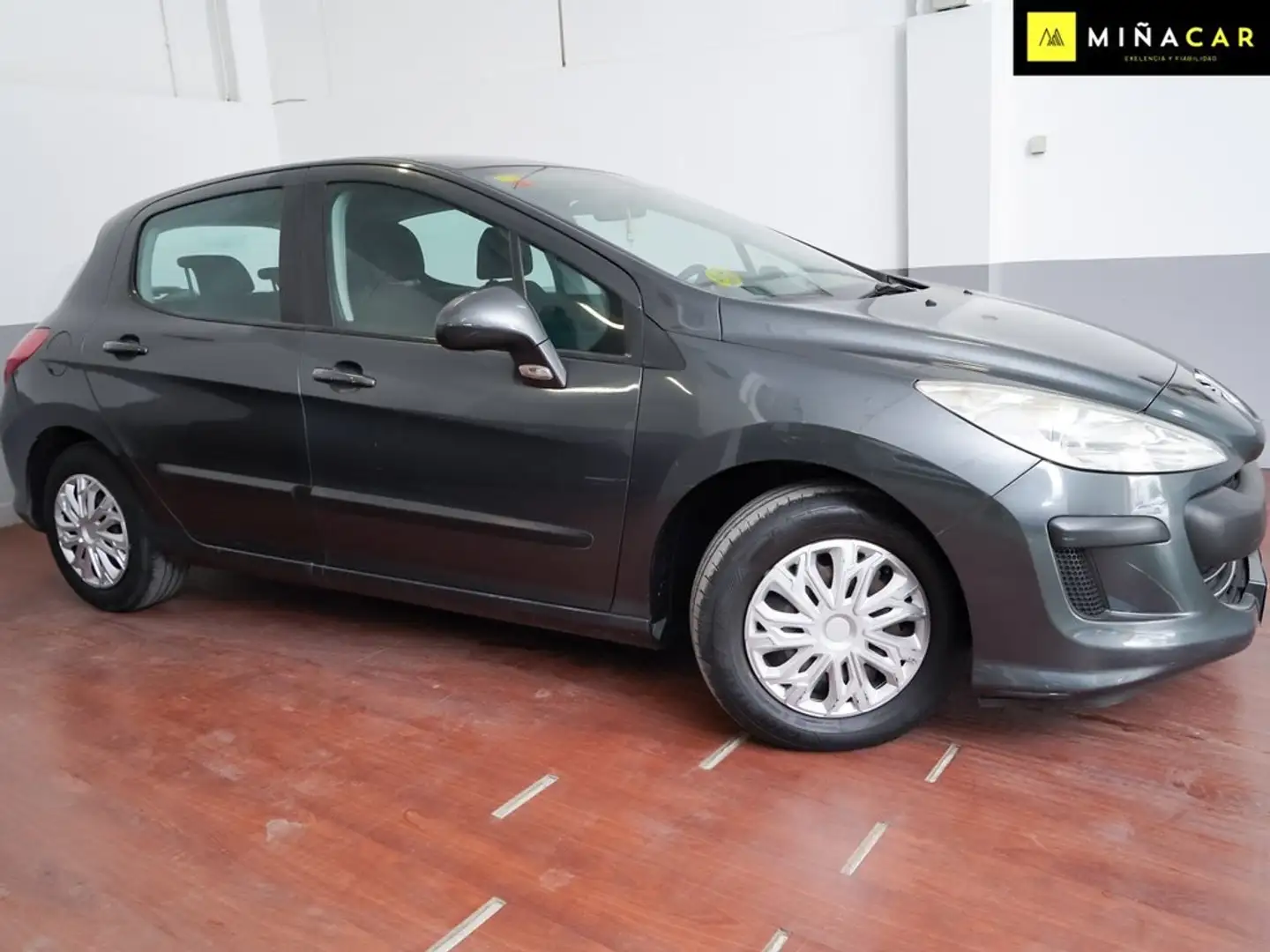Peugeot 308 1.6HDI FAP Confort Negro - 2