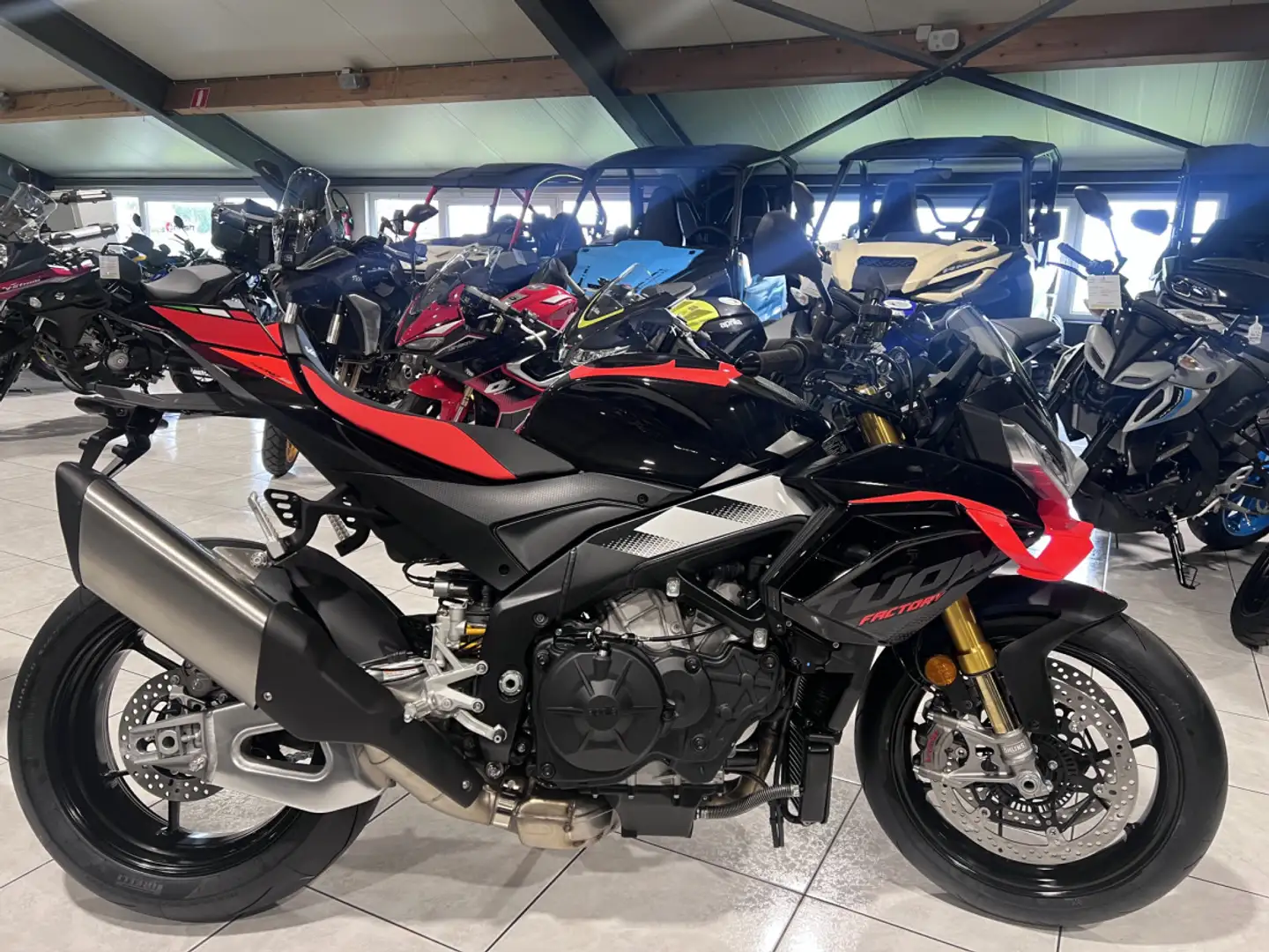 Aprilia Tuono 1100 FACTORY Blanc - 1