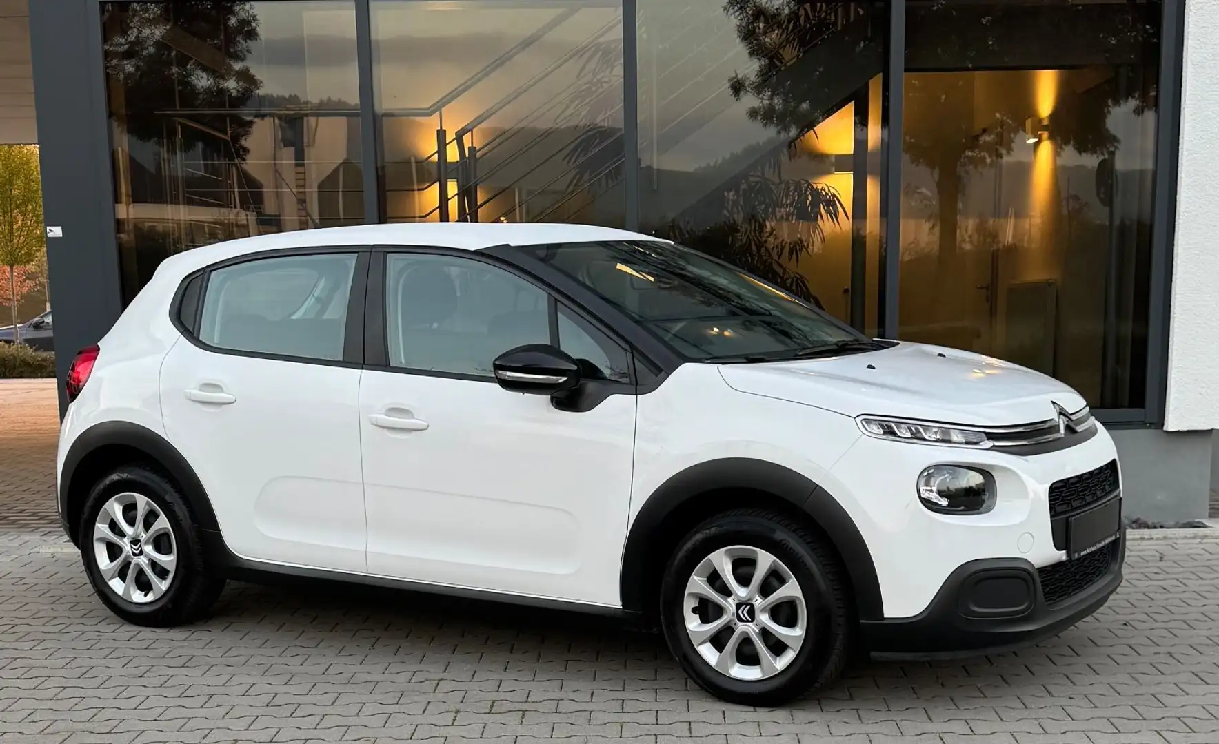 Citroen C3 1.2 PureTech Feel*PDC*AHK*KLIMA*BLUETOOTH*USB Bianco - 1