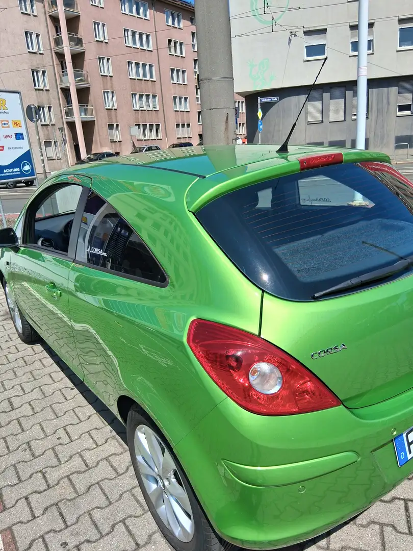 Opel Corsa Corsa D 1.4 16V Active Grün - 2