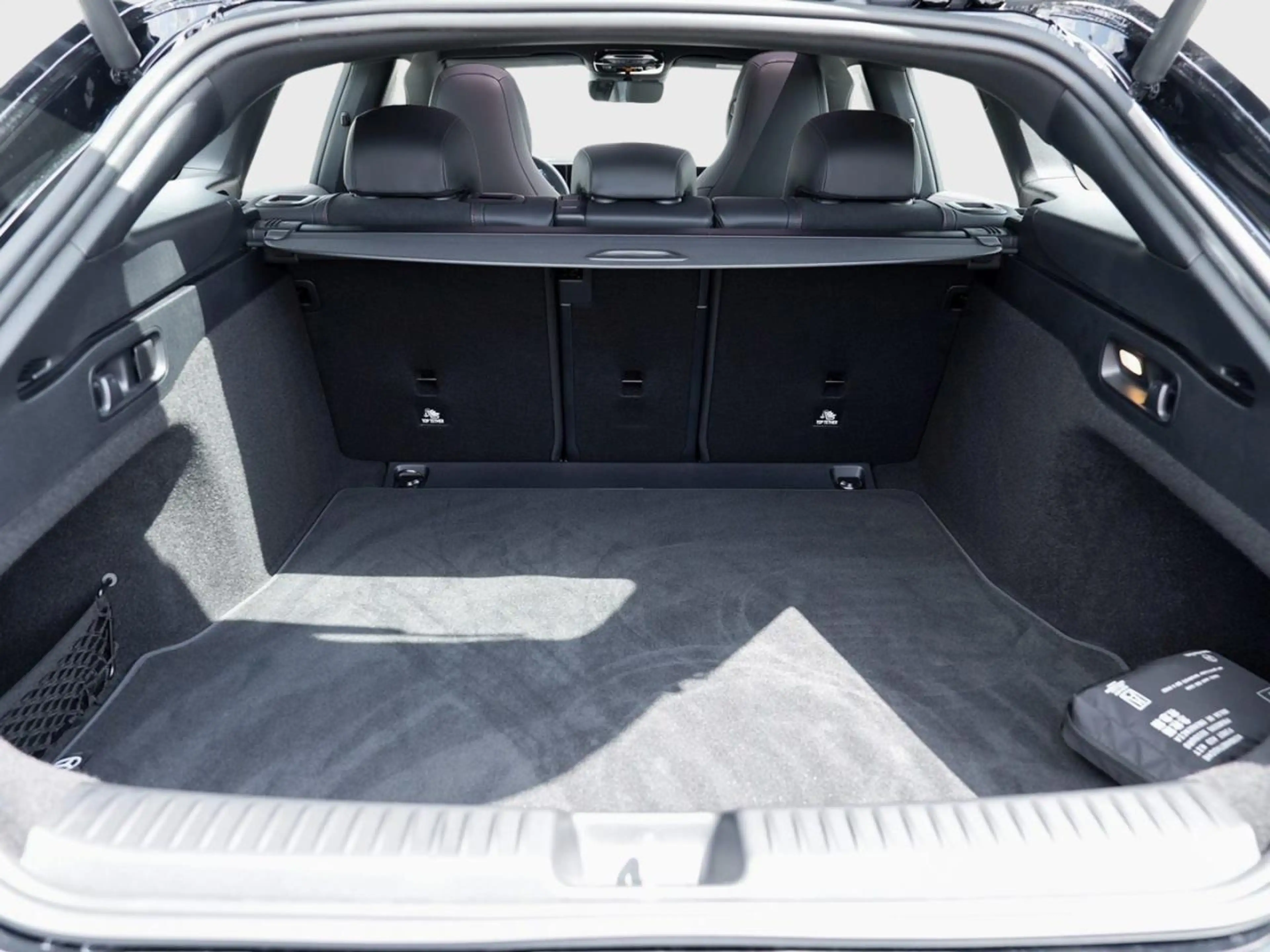 Mercedes-Benz CLA 250 + Shooting Brake mit EQ Technologie AMG — photo 6