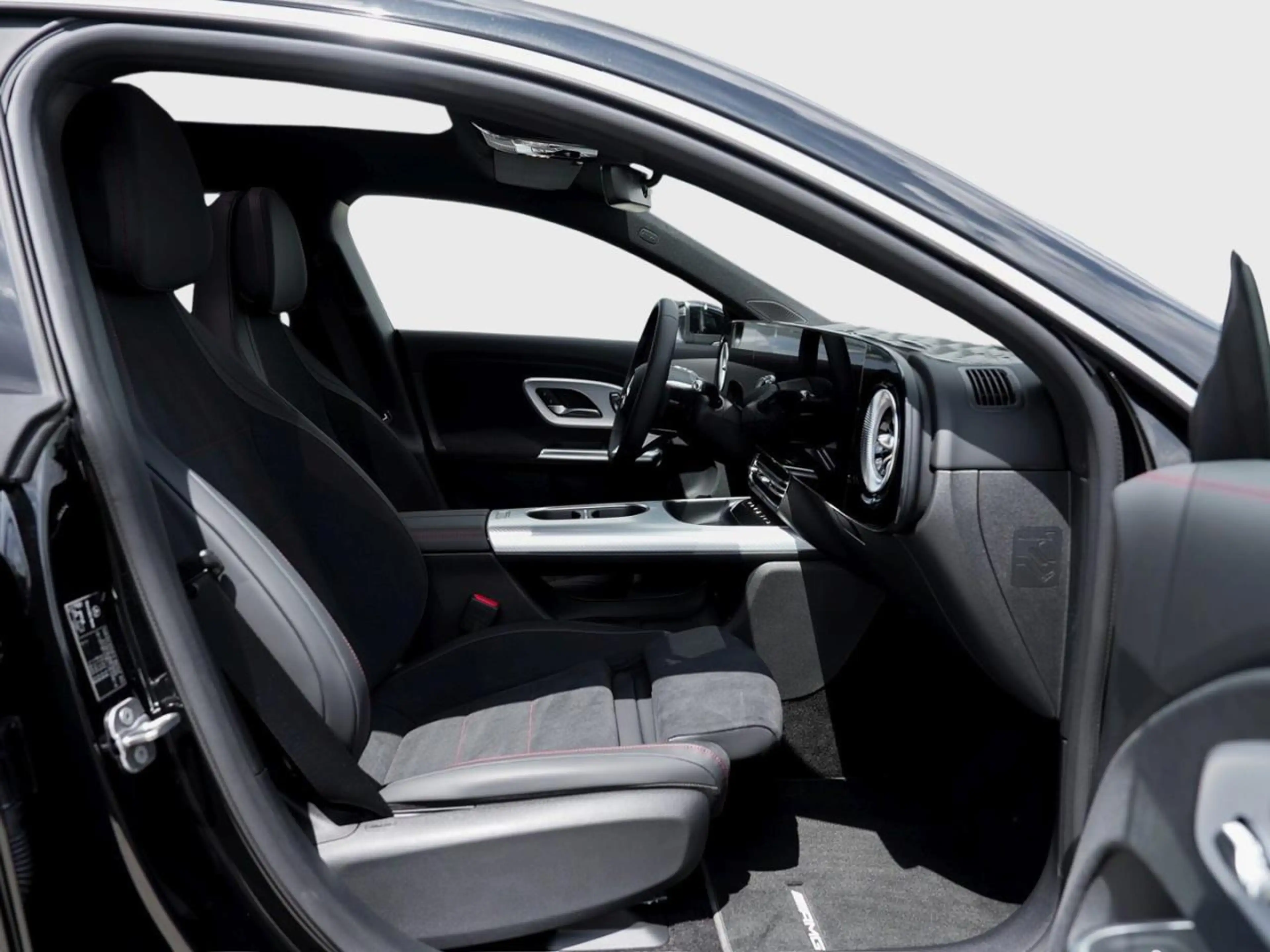 Mercedes-Benz CLA 250 + Shooting Brake mit EQ Technologie AMG — photo 9