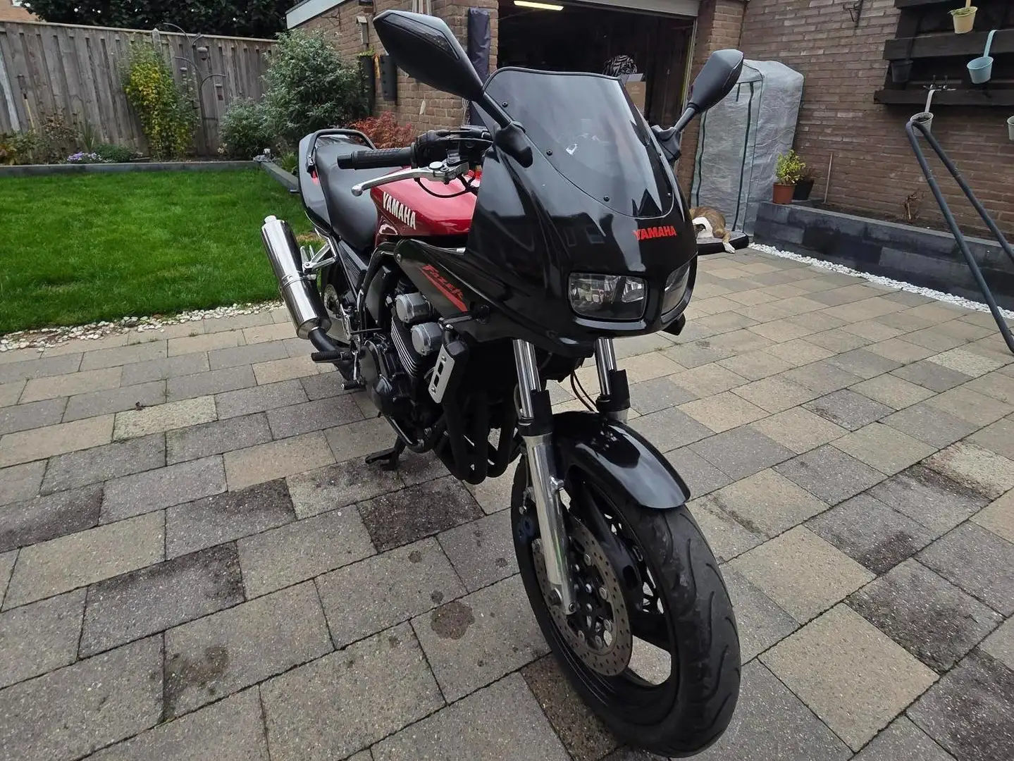Yamaha FZR 600 Rood - 1
