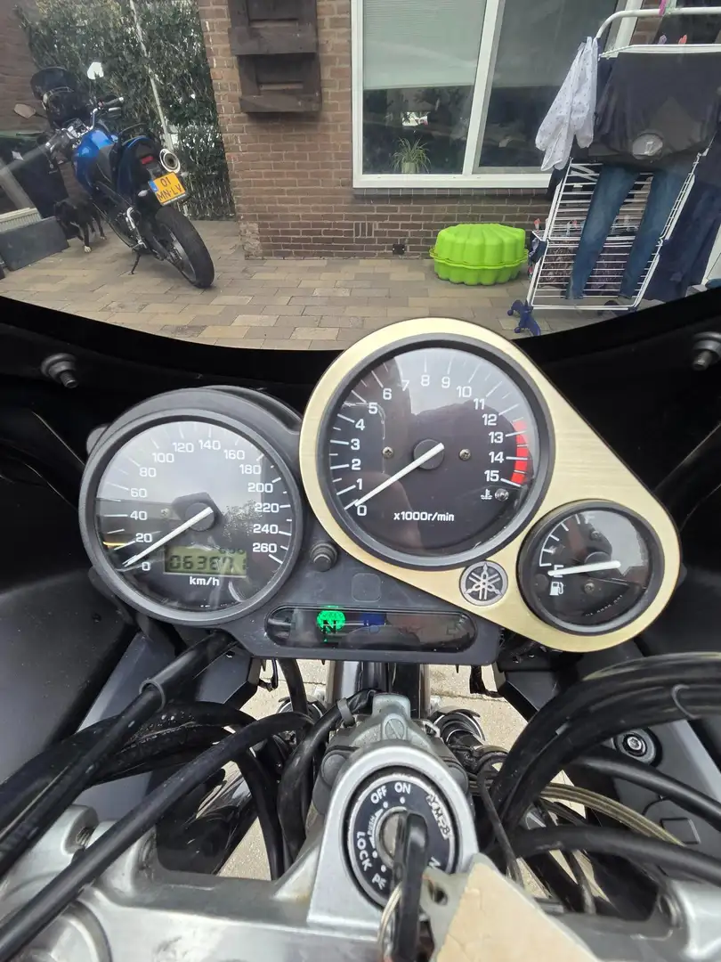 Yamaha FZR 600 Rood - 2