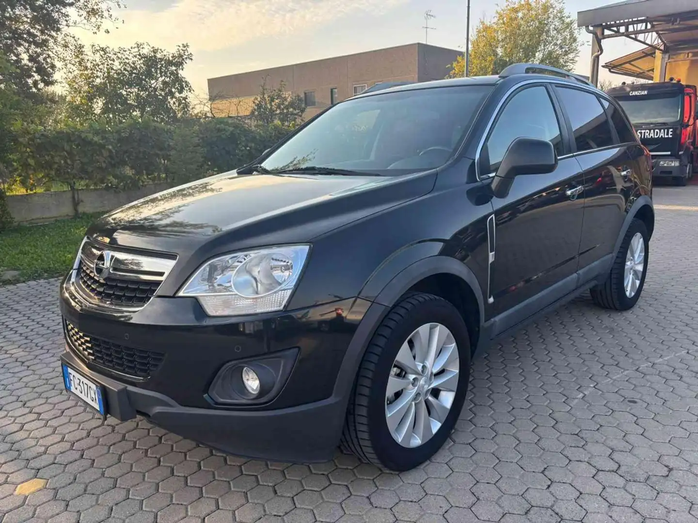 Opel Antara 2.2 CDTI 4x2 UNICO PROPRIETARIO Nero - 2