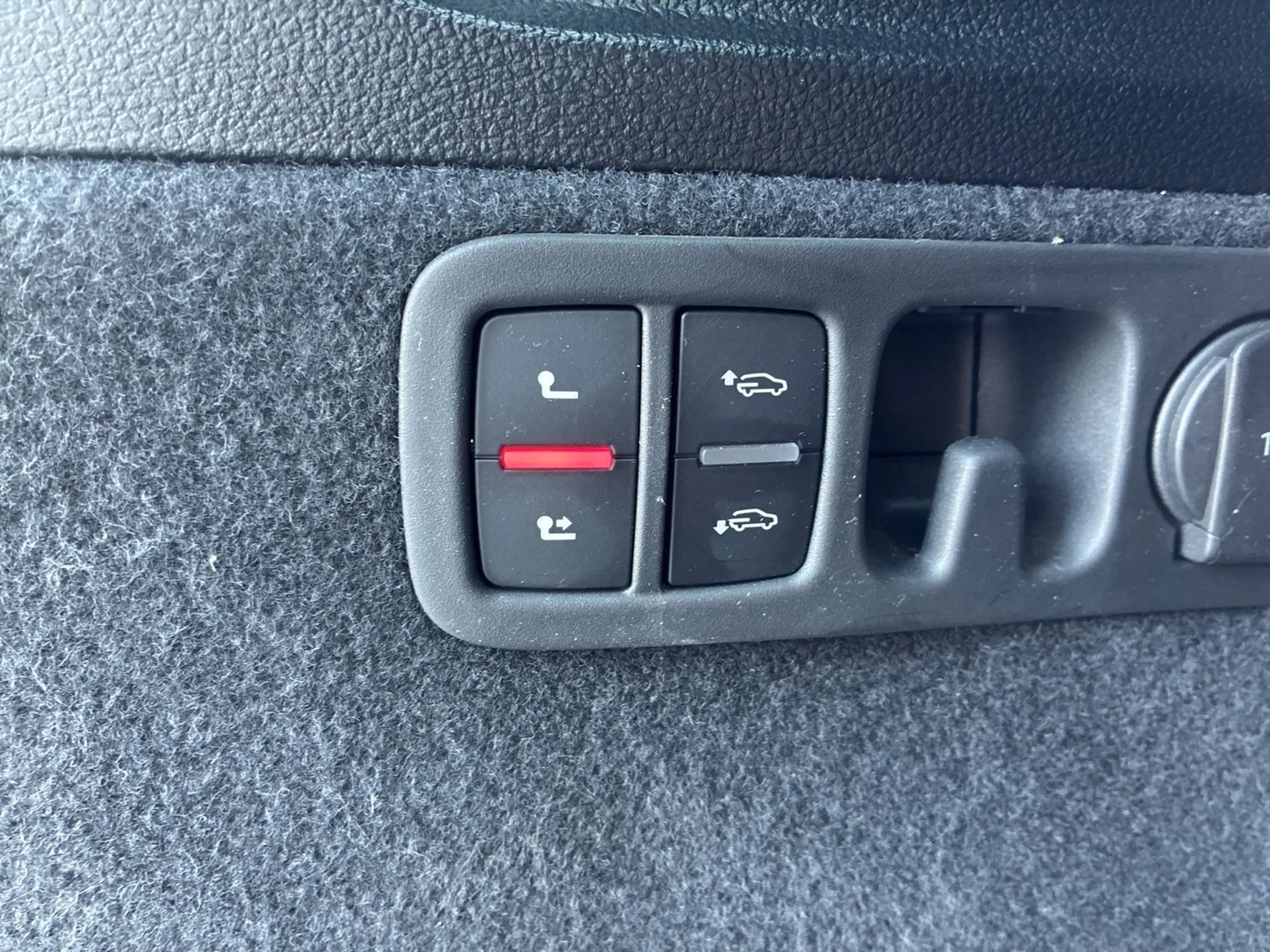 Audi Q7 55 TFSI e quattro S line — photo 14