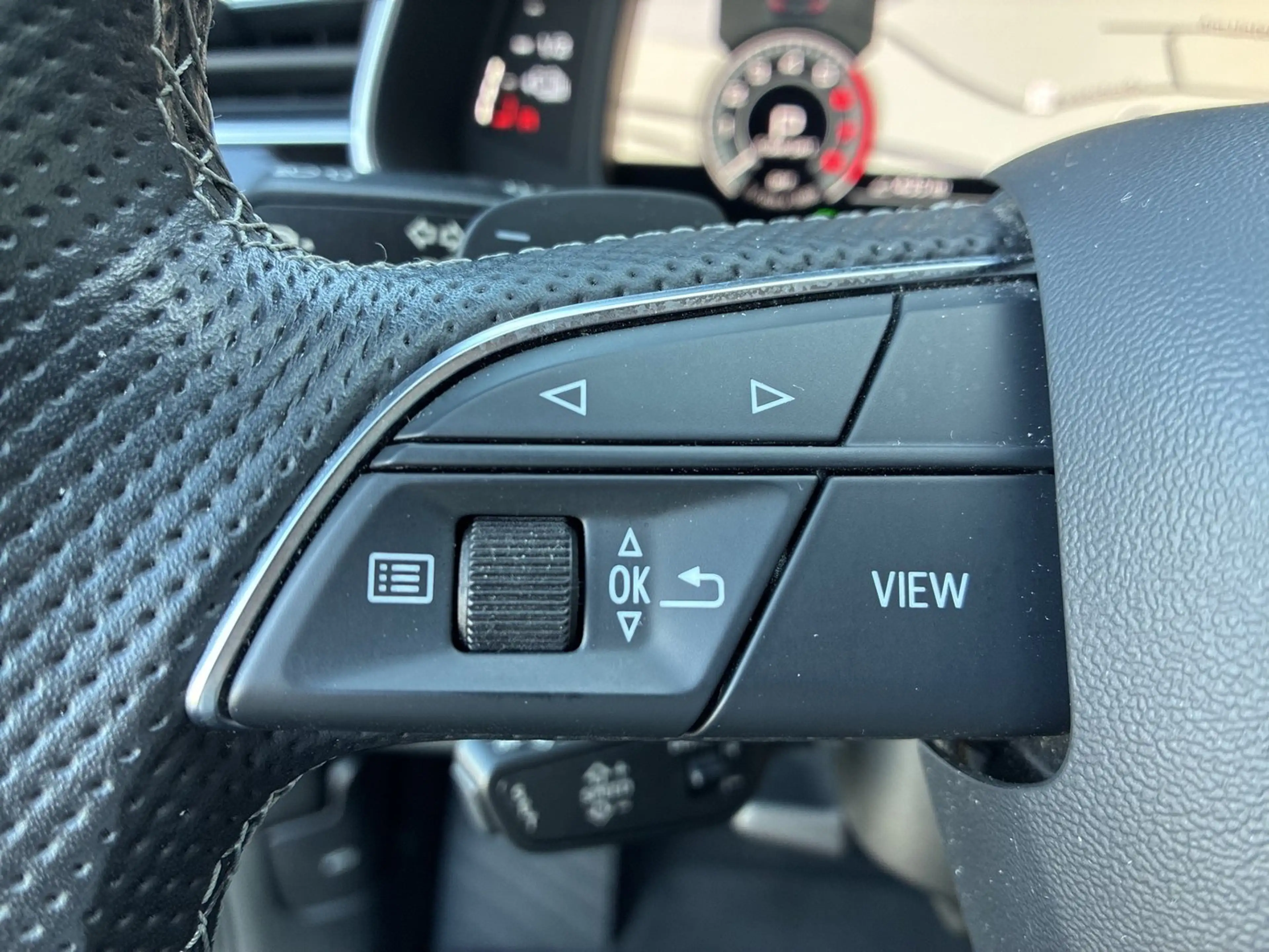 Audi Q7 55 TFSI e quattro S line — photo 15