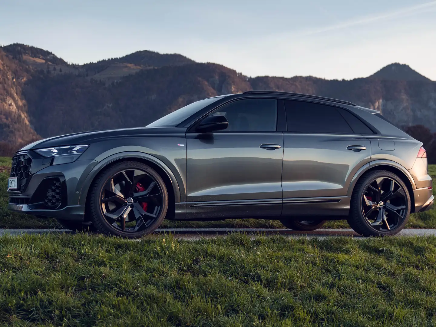 Audi Q8 Grau - 1