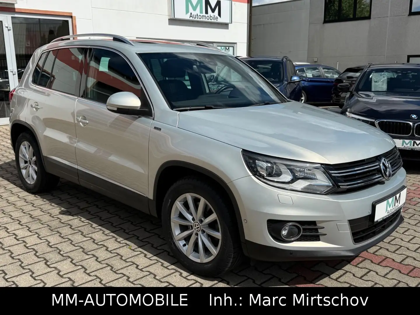 Volkswagen Tiguan 2.0Lounge Sport&-NAVI-AHK-PANO-STANDH-KAM Gold - 1